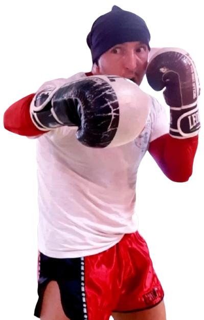 Adel Abidi in guardia durante un allenamento di kickboxing